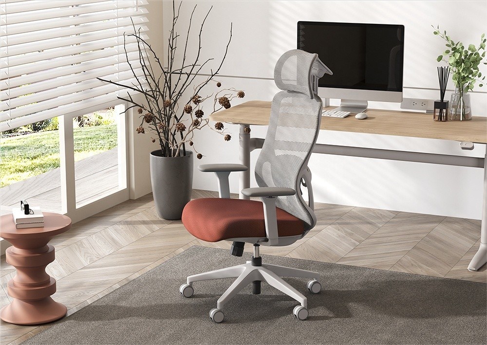 3D Kol Dayaklı ve Konforlu Oturma Minderli Ayarlanabilir Yüksek Sırtlı Ofis Döner Sandalyesi